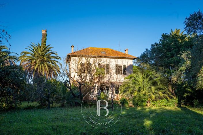 Image No.2-5 Bed House for sale