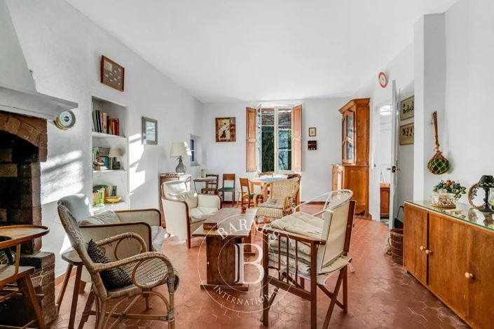 Image No.7-5 Bed House for sale