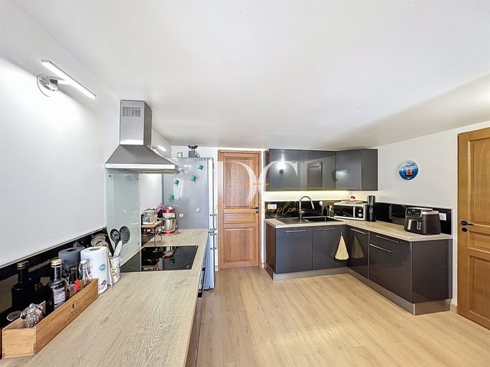 Image No.9-2 Bed House for sale