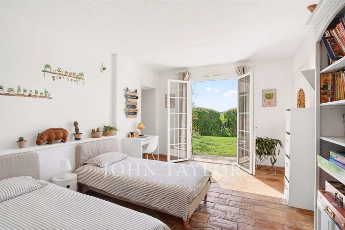 Image No.12-4 Bed House for sale