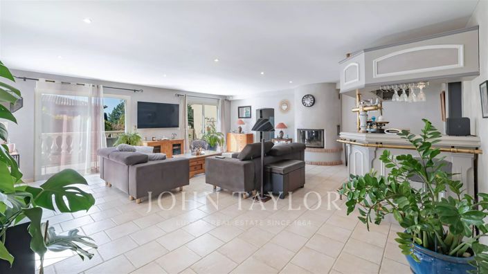 Image No.7-4 Bed House for sale