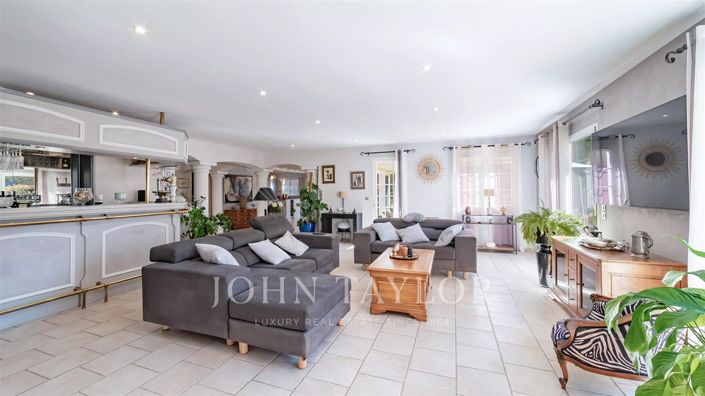Image No.8-4 Bed House for sale