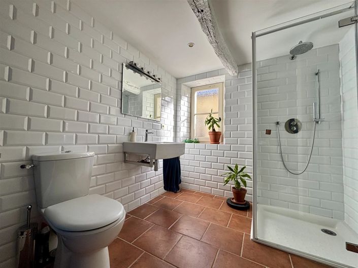 Image No.16-6 Bed House for sale