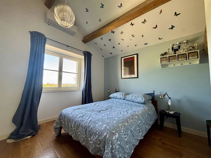 Image No.17-6 Bed House for sale