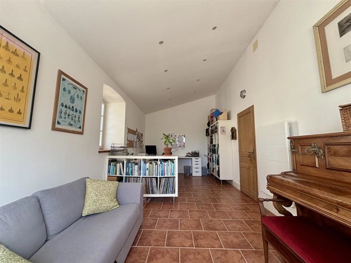 Image No.24-6 Bed House for sale