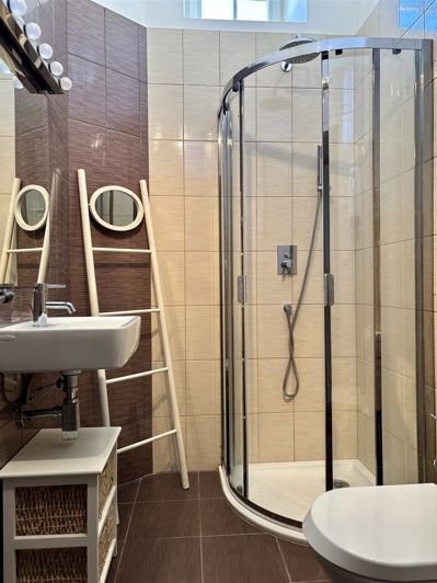 Image No.28-6 Bed House for sale