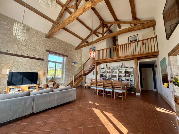 Image No.6-6 Bed House for sale