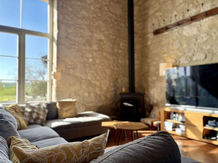 Image No.8-6 Bed House for sale