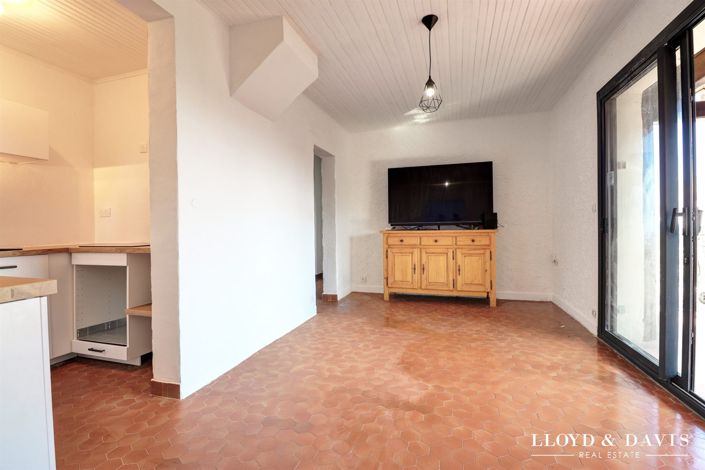 Image No.5-2 Bed House for sale