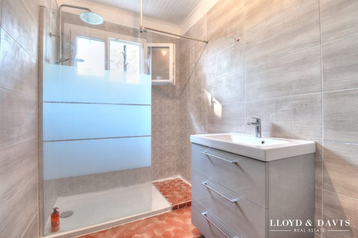 Image No.8-2 Bed House for sale