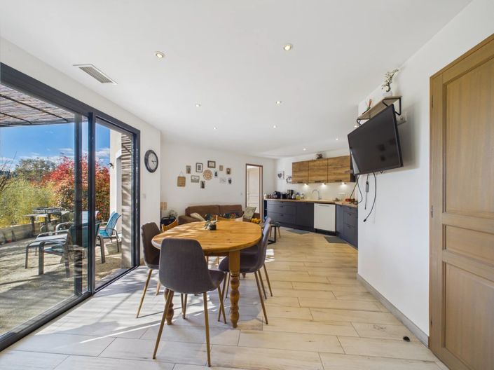 Image No.10-4 Bed House for sale