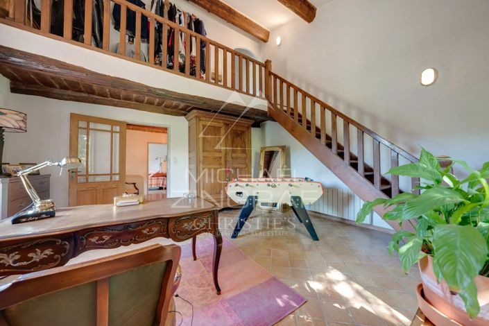 Image No.11-5 Bed House for sale