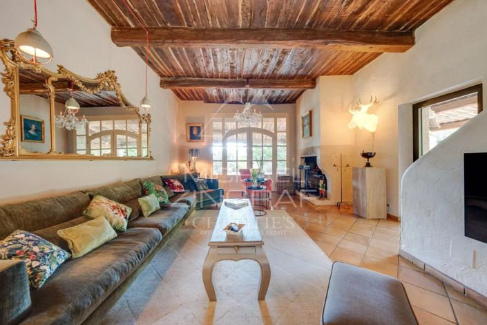 Image No.6-5 Bed House for sale