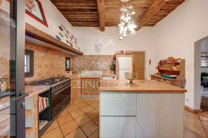 Image No.7-5 Bed House for sale