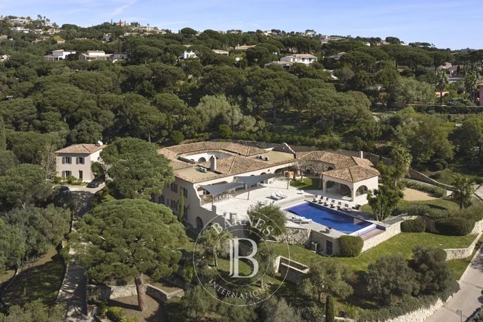 Image No.3-8 Bed House for sale