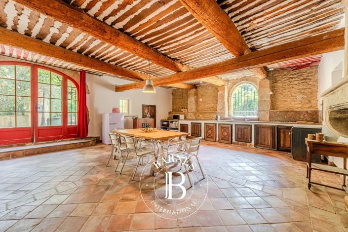 Image No.2-8 Bed House for sale