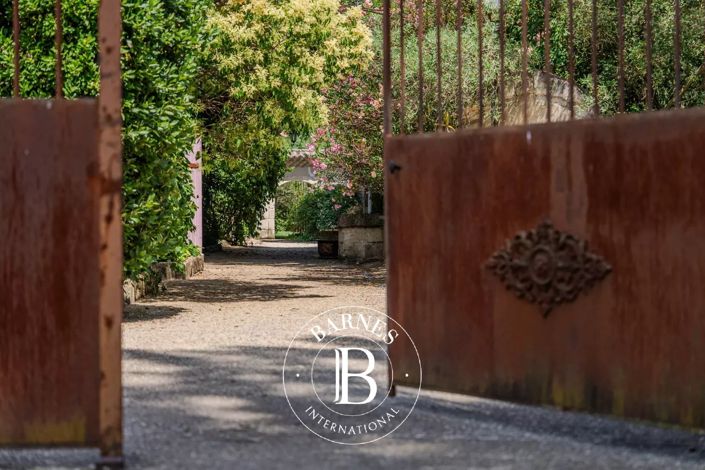 Image No.5-8 Bed House for sale