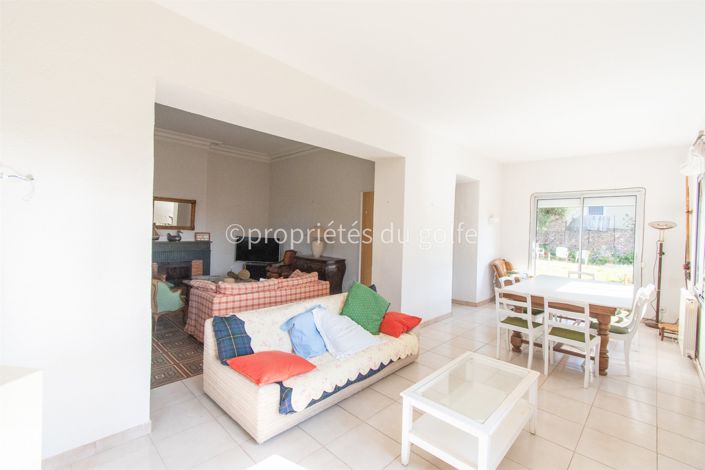 Image No.9-2 Bed House for sale