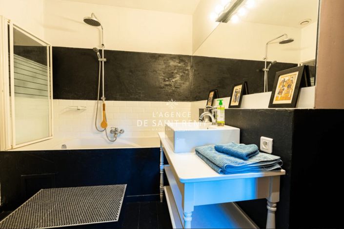 Image No.10-6 Bed House for sale