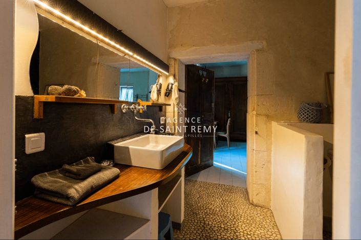 Image No.8-6 Bed House for sale