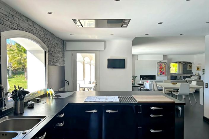 Image No.12-4 Bed House for sale