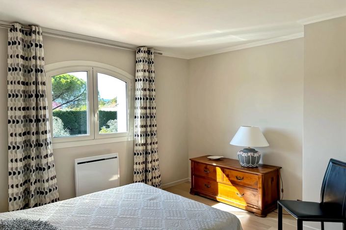 Image No.18-4 Bed House for sale