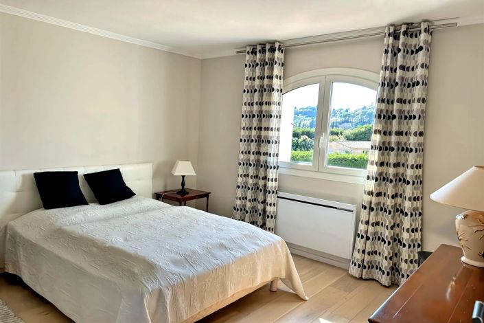 Image No.20-4 Bed House for sale