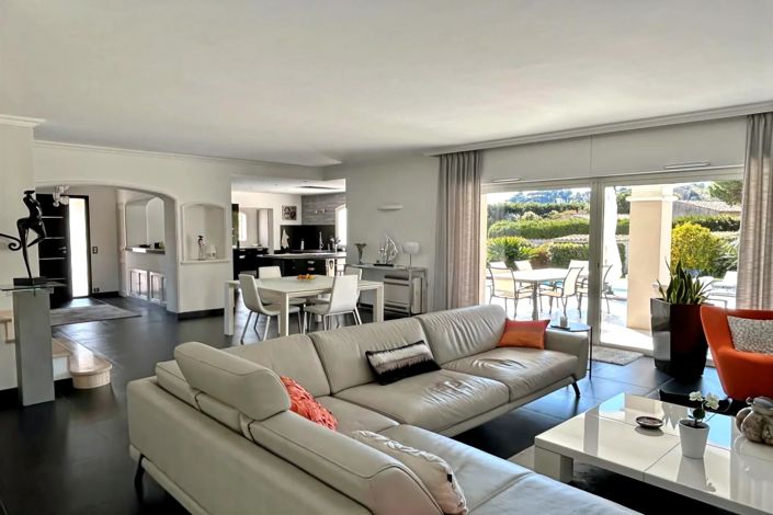 Image No.7-4 Bed House for sale