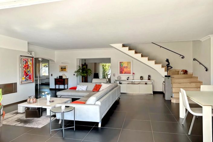 Image No.9-4 Bed House for sale