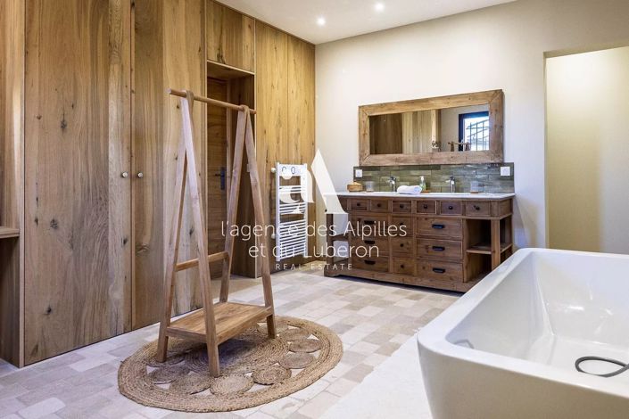 Image No.12-6 Bed House for sale