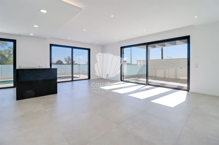 Image No.13-4 Bed House for sale