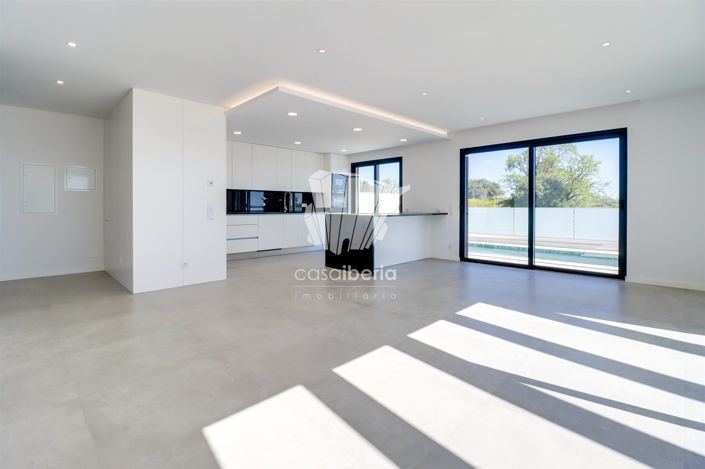 Image No.14-4 Bed House for sale