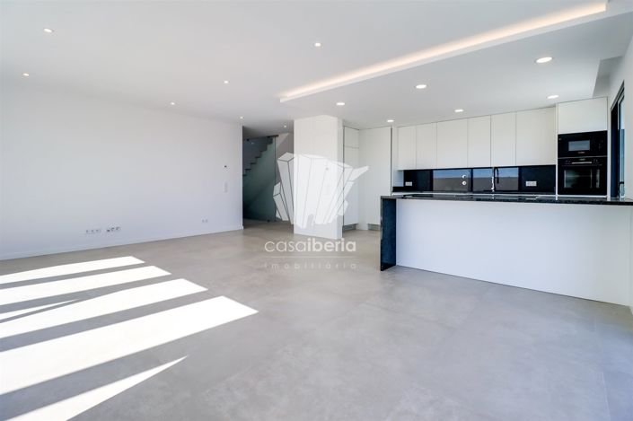 Image No.16-4 Bed House for sale