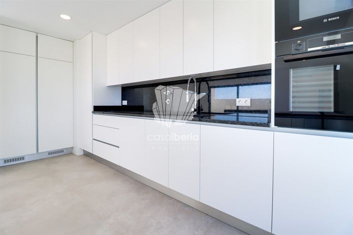 Image No.18-4 Bed House for sale