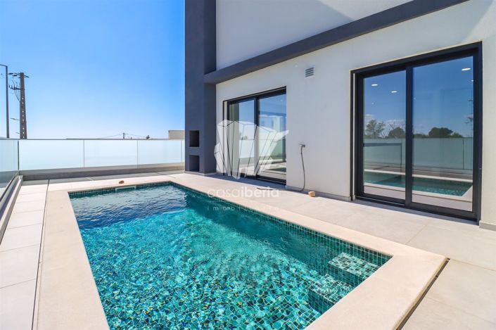 Image No.2-4 Bed House for sale