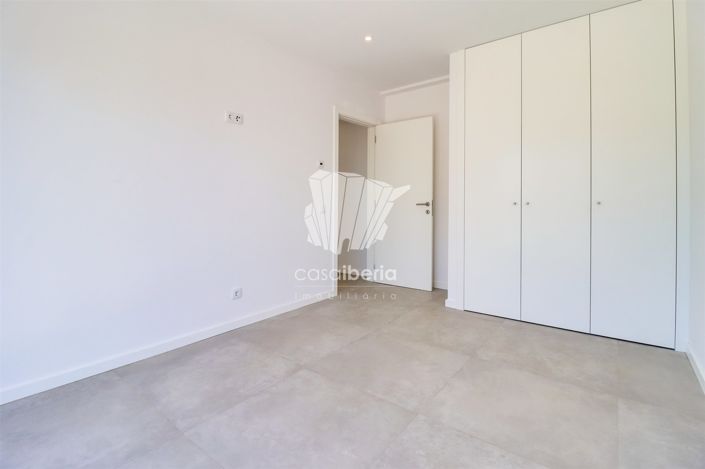 Image No.21-4 Bed House for sale