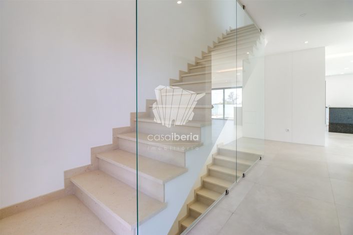 Image No.22-4 Bed House for sale