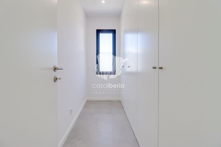 Image No.24-4 Bed House for sale