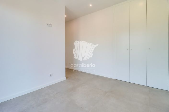 Image No.27-4 Bed House for sale