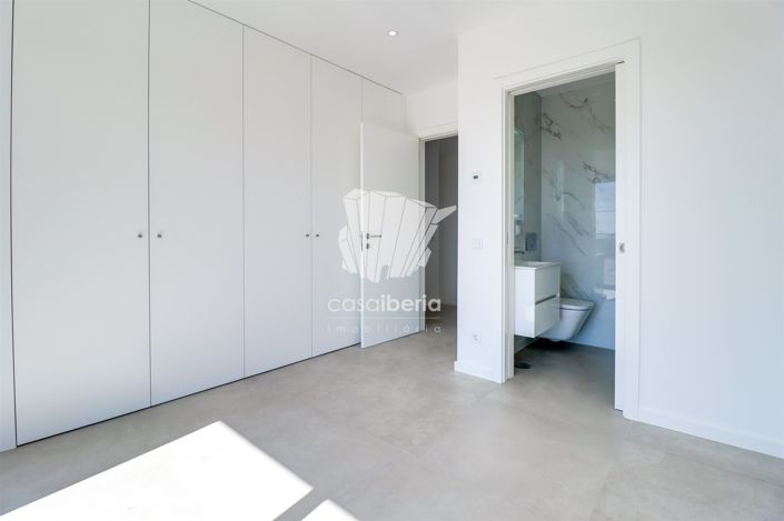 Image No.29-4 Bed House for sale