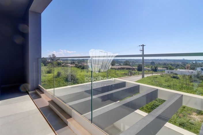 Image No.30-4 Bed House for sale