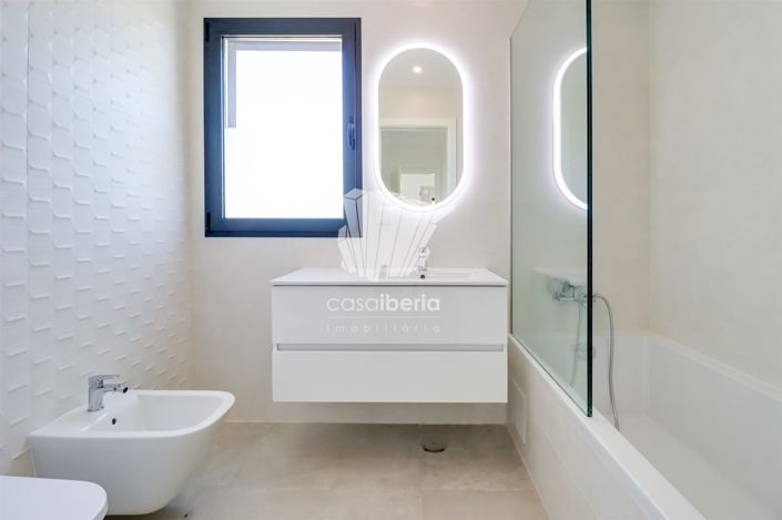 Image No.32-4 Bed House for sale