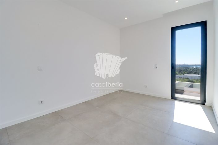 Image No.33-4 Bed House for sale