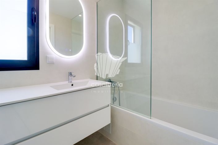 Image No.34-4 Bed House for sale