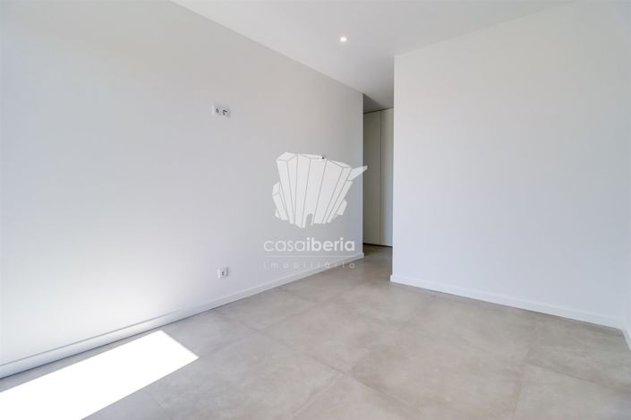 Image No.35-4 Bed House for sale