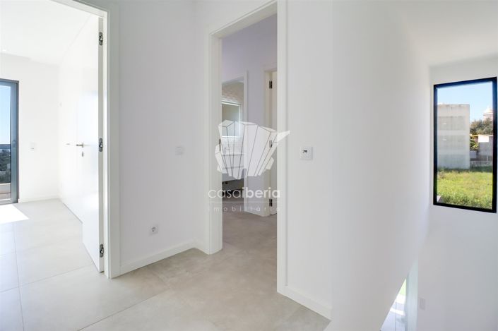 Image No.36-4 Bed House for sale