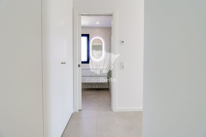 Image No.37-4 Bed House for sale