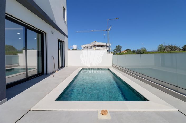 Image No.42-4 Bed House for sale