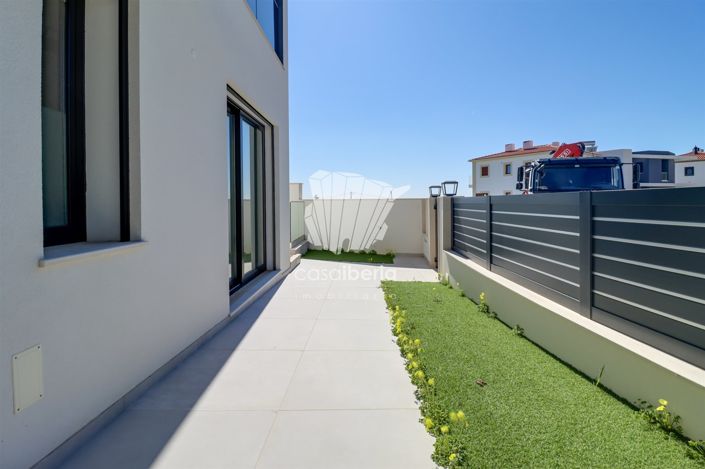 Image No.44-4 Bed House for sale