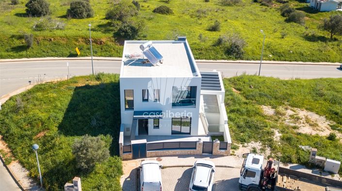 Image No.6-4 Bed House for sale